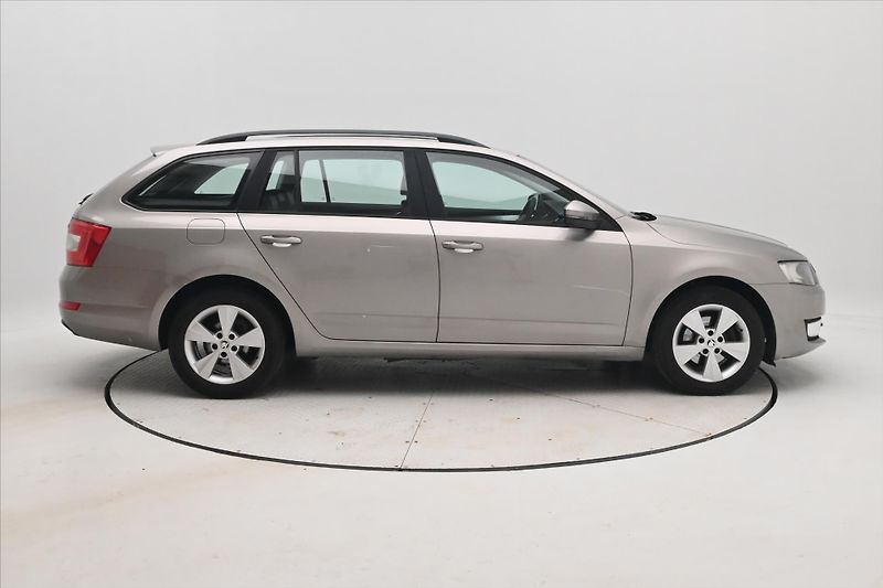 Škoda Octavia 2,0 TDI 110kW Elegance Tažné V - fotka 4 z 30