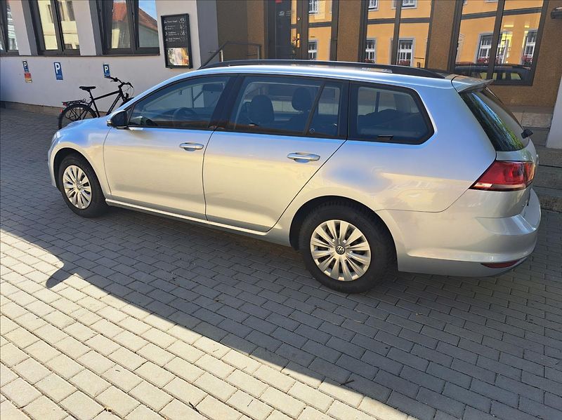 Volkswagen Golf 1,6 TDI Variant - fotka 6 z 45