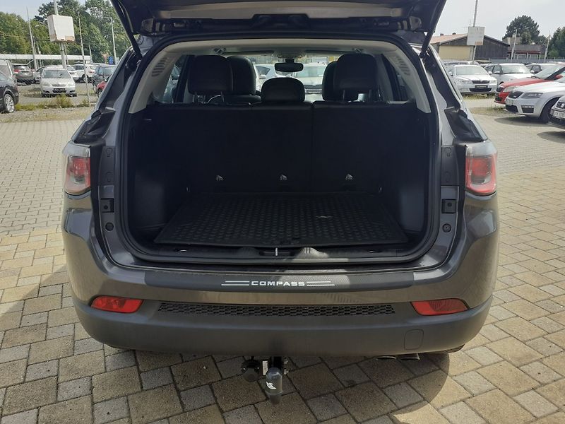 Jeep Compass (2020) 2.4 L 4X4 LATITUDE - fotka 30 z 39