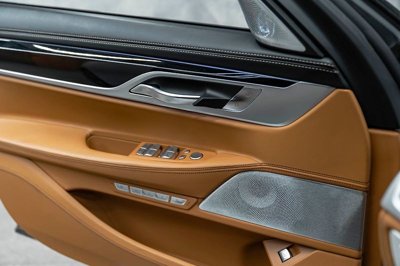 BMW Ostatní Li xDrive - fotka 15 z 32