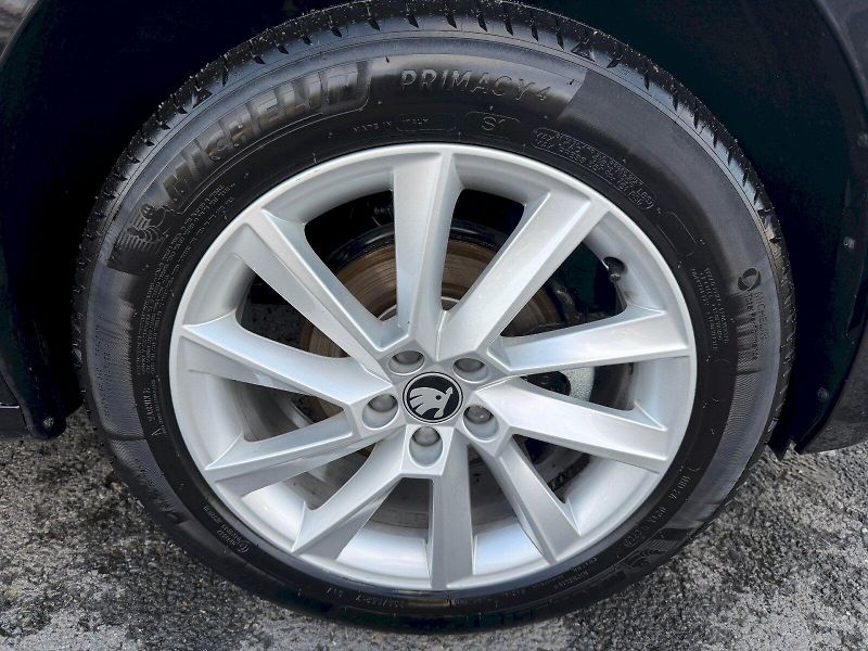 Škoda Kamiq (2025) 1.0 TSI 85kW DSG Top Selection - fotka 35 z 35