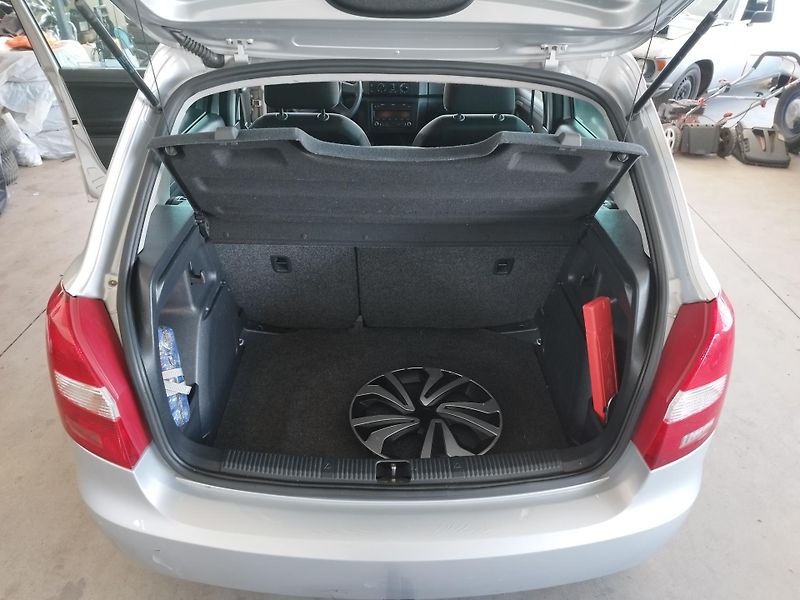 Škoda Fabia (2010) 1,2TSI,63KW,KLIMA,TAŽNÝ,ČR - fotka 11 z 25