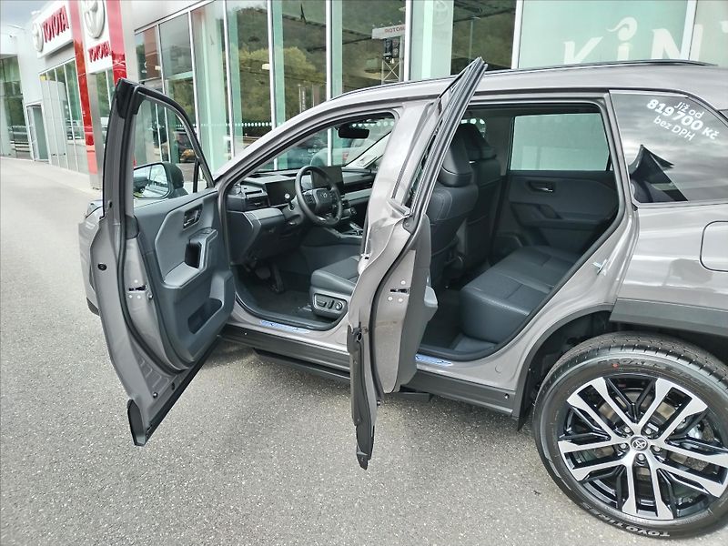Toyota RAV4 2.5 PLUG IN HYBRID e-CVT AWD - fotka 3 z 18