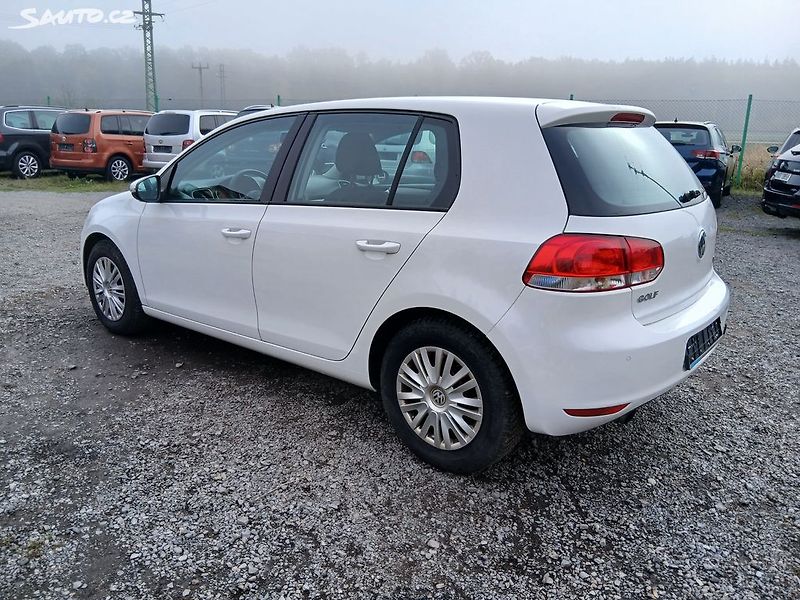 Volkswagen Golf VI 1.6 TDI - fotka 10 z 29