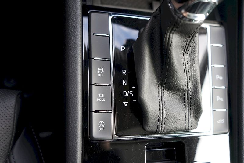 Škoda Superb (2019) TDI 140 kW DSG 4x4 L&K - tažné - fotka 22 z 39