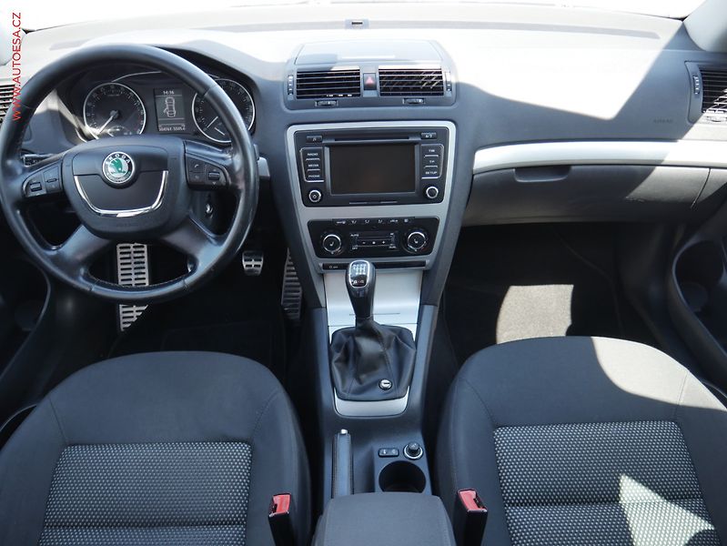 Škoda Octavia (2013) 2.0 TDI 4x4, ČR, Bixenon, AC - fotka 8 z 24