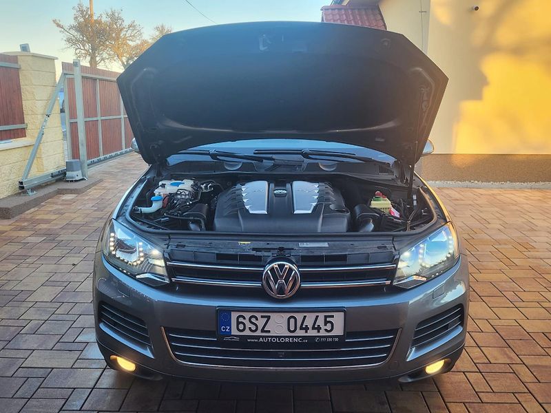 Volkswagen Touareg 4.2V8 TDi 250kW*1.MAJITEL* - fotka 38 z 40