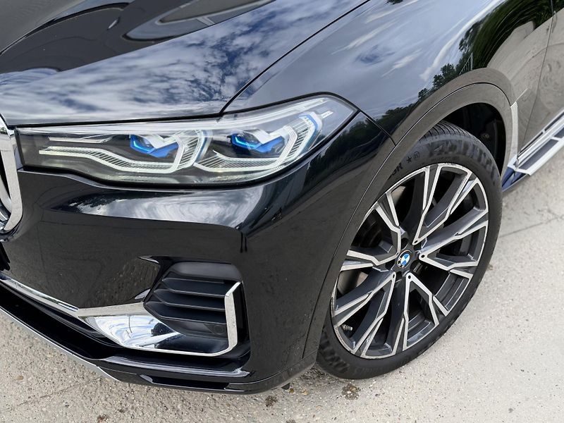 BMW X7 (2019) - fotka 2 z 25