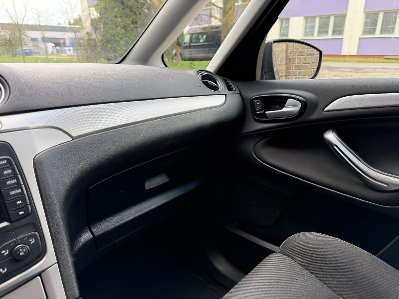 Ford S-MAX 2,0 TDCi 7- místný/ pneu / - fotka 24 z 25