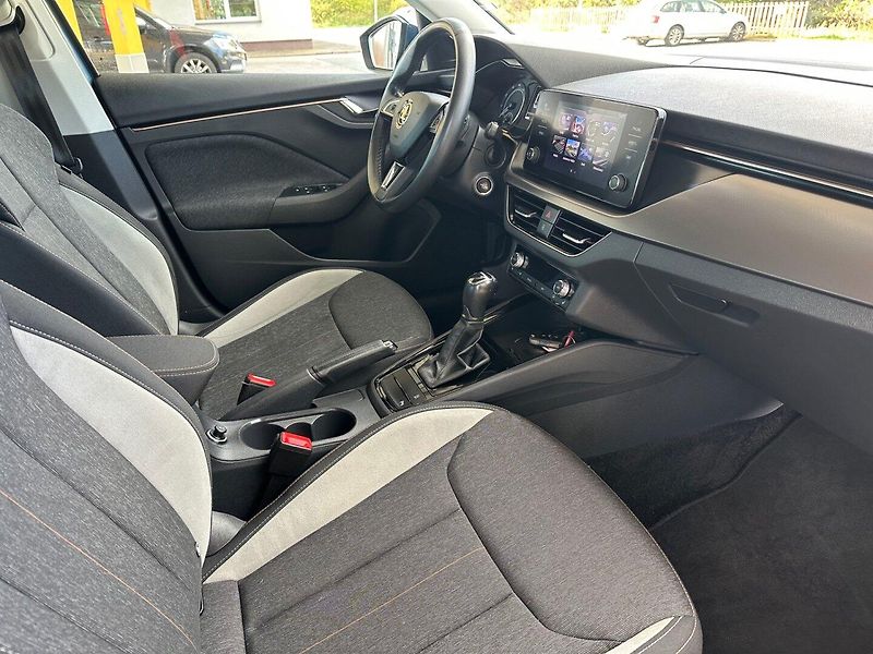 Škoda Kamiq (2020) 1.0TSi KAMERA,APP,FULL-LED - fotka 8 z 17
