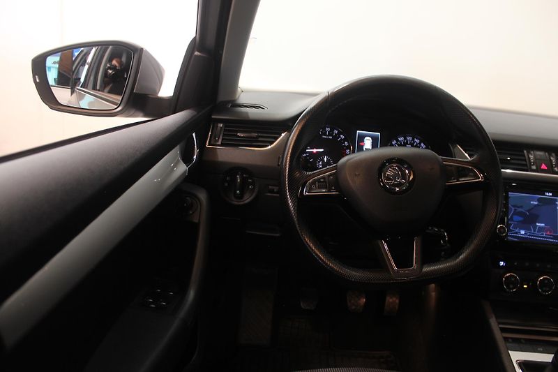 Škoda Octavia (2015) 1.6 TDI Navi Tažné Elegance - fotka 31 z 31