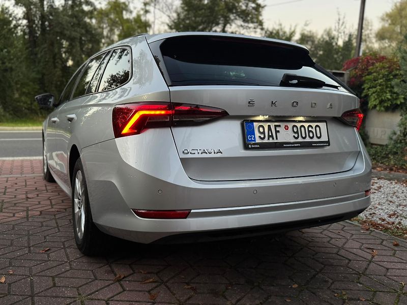 Škoda Octavia 1.5TSi 1.MAJ ČR NEBOUR. ZÁRUKA - fotka 15 z 23