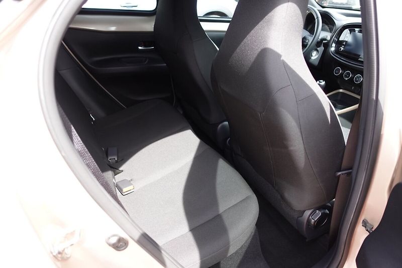 Toyota Aygo 1,0i 53kW M/T Style - fotka 13 z 26