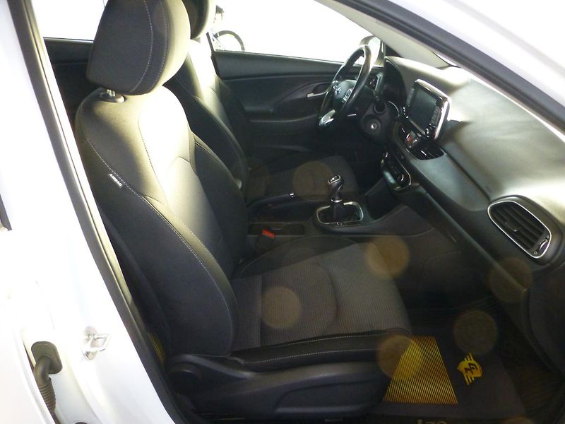 Hyundai i30 (2021) 1,6CRDI*ALU*AC**PARK.S**KAMERA - fotka 18 z 30