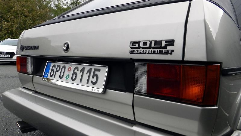 Volkswagen Golf MK1 cabrio 1.8i 70 kW KARMANN - fotka 16 z 24