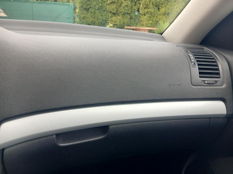 Škoda Octavia 1.6i KLIMA - fotka 26 z 32