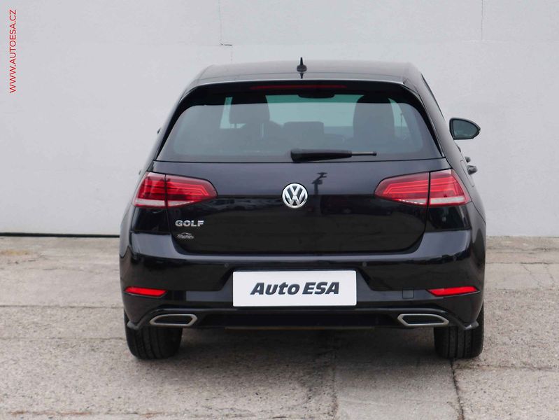 Volkswagen Golf (2018) 1.4 TSi, ČR, R-Line, DSG - fotka 5 z 16