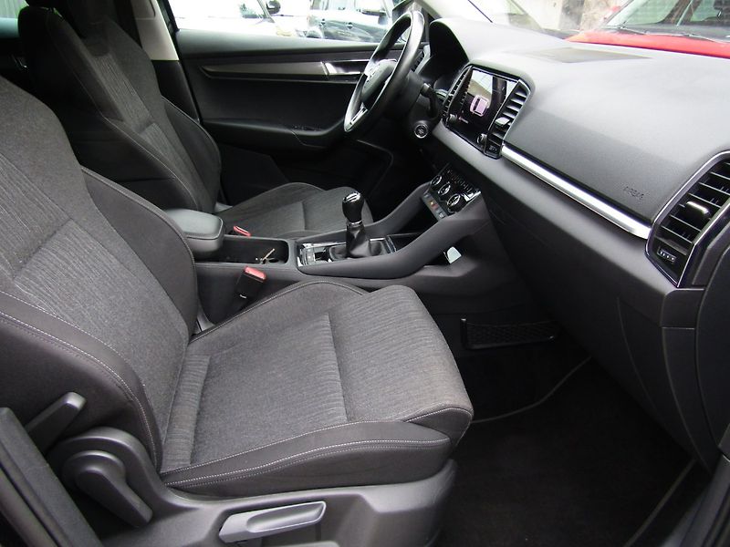 Škoda Karoq (2019) 1.0 TSI 85kW ACC + KAMERA - fotka 28 z 43