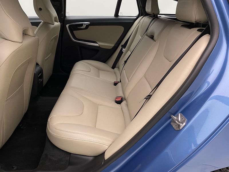 Volvo V60 D2 SUMMUM AUT - fotka 5 z 44