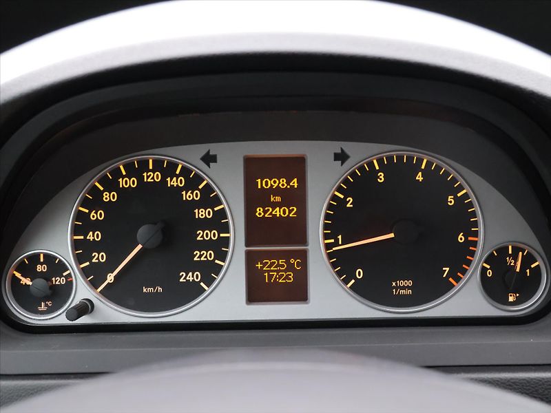 Mercedes-Benz Třídy B 1,5 160 70kW CZ Klima 82.300km - fotka 16 z 27