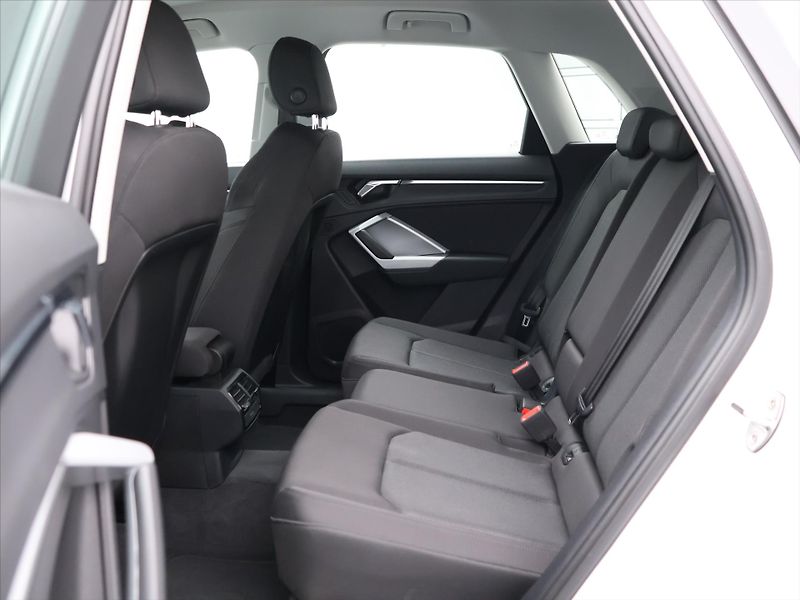 Audi Q3 1,5 35 TFSI S tronic S line CZ - fotka 14 z 33