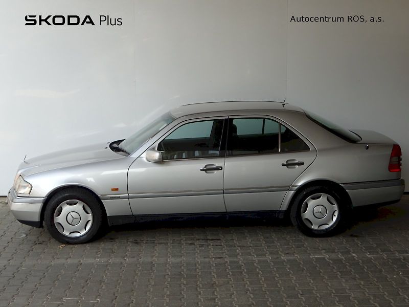 Mercedes-Benz Třídy C (1995) 180 Elegance - man. převodovka - fotka 3 z 20