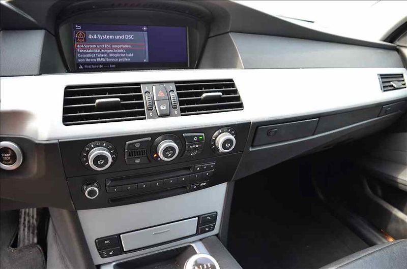 BMW Řada 5 (2008) 560 TOURING - fotka 9 z 33