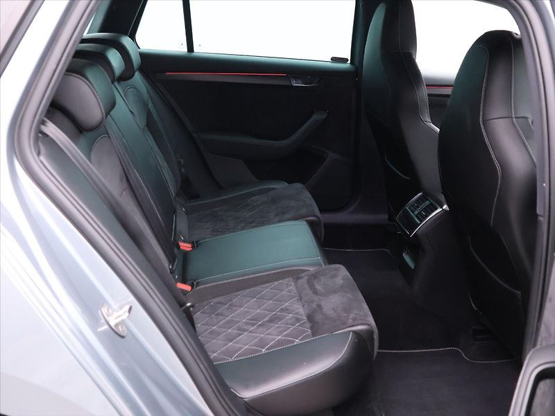 Škoda Superb 2,0 TDI 147kW Sportline DSG DP - fotka 12 z 30