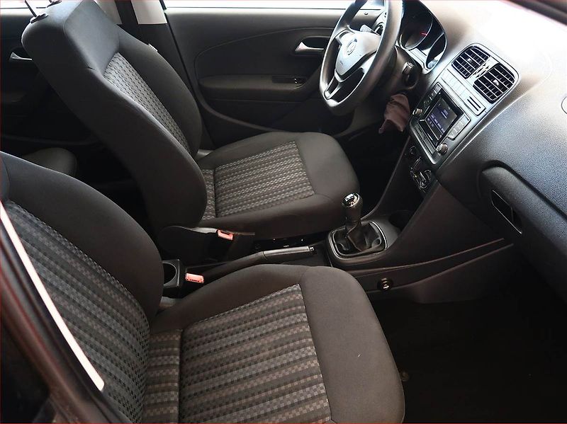 Volkswagen Polo (2014) 1.0, Serv.kniha - fotka 9 z 14