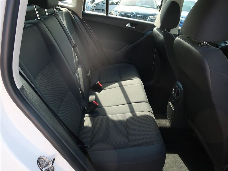 Volkswagen Tiguan 2,0 TDi,103kW,NovéČR,Aut.klima - fotka 17 z 21