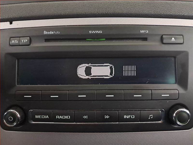 Škoda Octavia (2012) Elegance 1.6 TDI, po STK - fotka 13 z 17