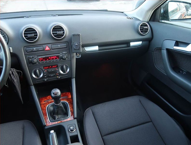 Audi A3 (2006) Comfort 2.0 TDI, po STK - fotka 8 z 17