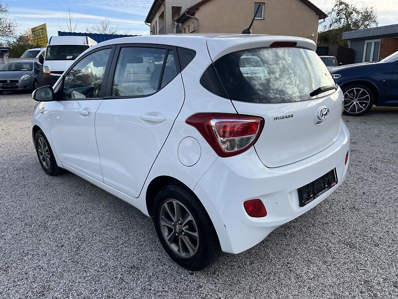 Hyundai i10 (2015) 1.0i 49kw, REZERVACE - fotka 6 z 28