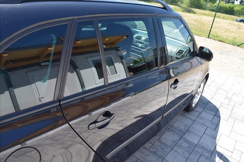 Škoda Fabia 1,6 TDI TAŽNÉ PO SERVISE ALU - fotka 10 z 46