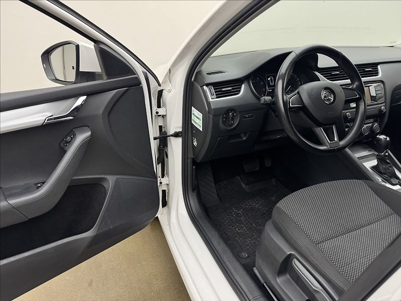 Škoda Octavia 1,4 i 81kW DSG VÝHŘEV DPH ČR - fotka 19 z 27