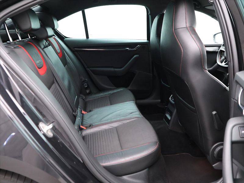 Škoda Octavia 2,0 TDI 135kW RS Xenon Navi - fotka 12 z 30