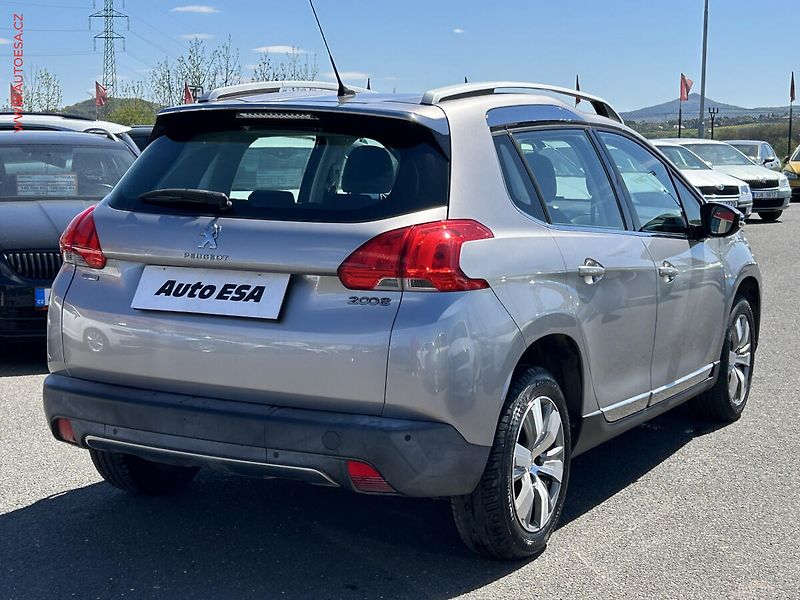 Peugeot 2008 (2016) 1.2PT, Allure - fotka 4 z 16