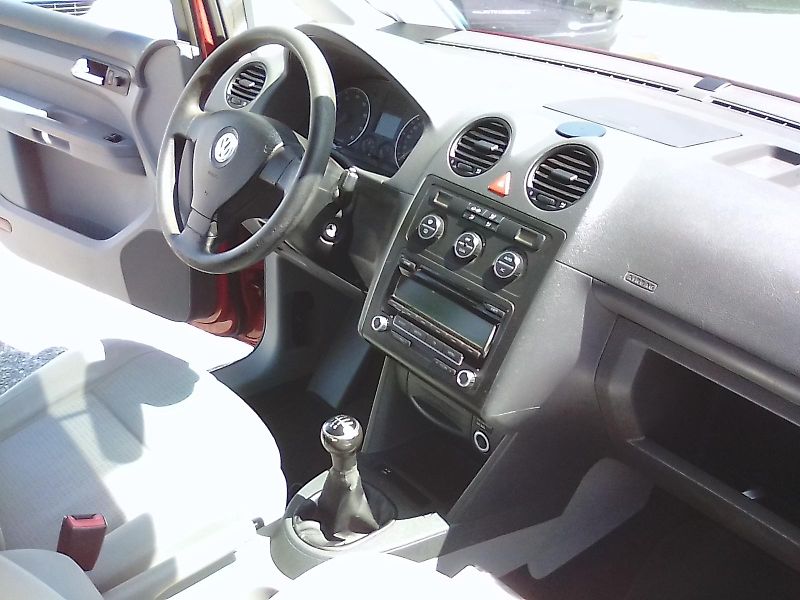 Volkswagen Caddy (2009) 1.4i 16V / LPG, 7.míst, závěs - fotka 22 z 38