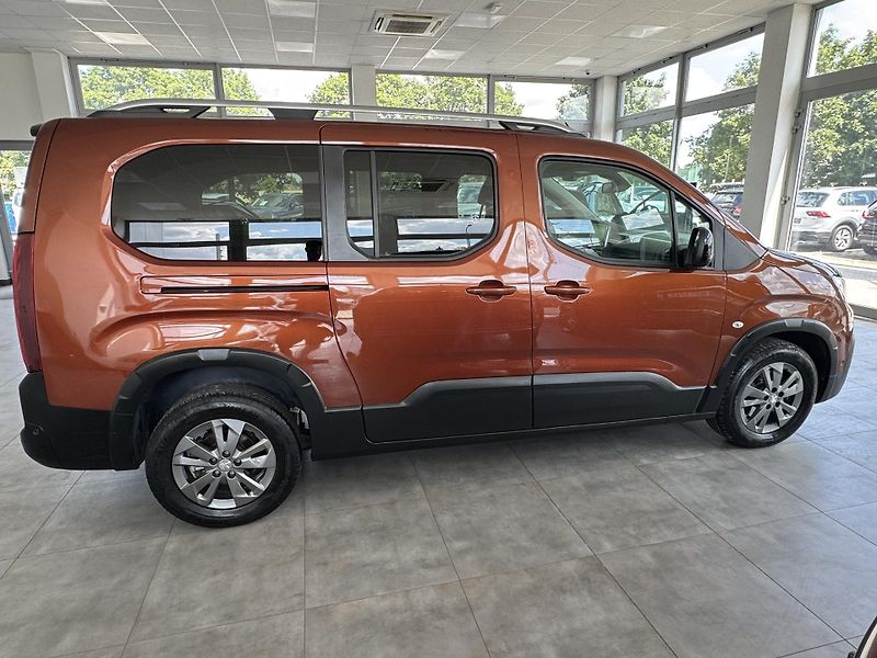 Peugeot Rifter (2022) 1,2 Aut. Allure Pack 7.Míst L2 - fotka 8 z 25