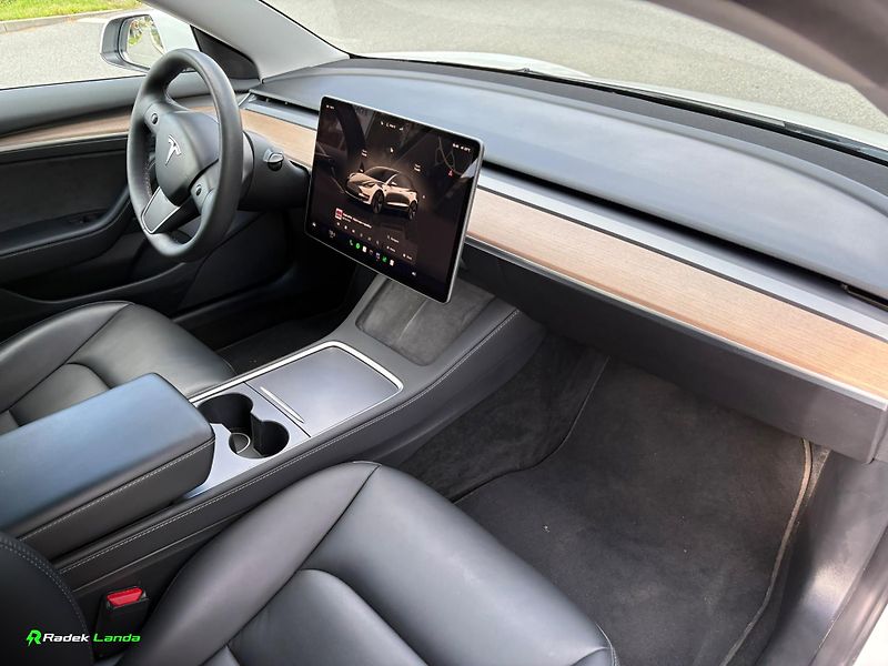 Tesla Model 3 (2023) AWD, Tažné, Neplátce - fotka 9 z 13