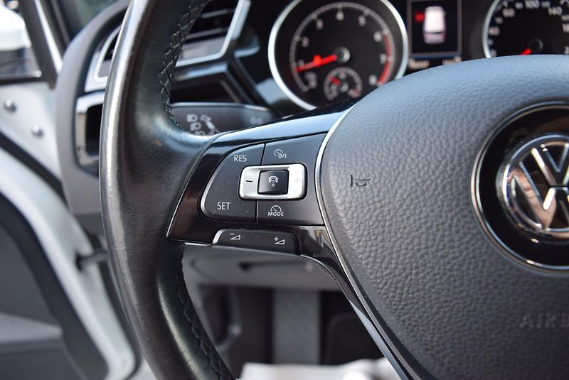 Volkswagen Touran (2018) 1.4TSI 110kw R-line NAVI LED - fotka 32 z 50