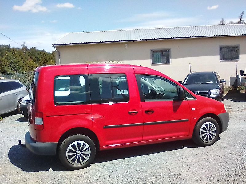 Volkswagen Caddy (2009) 1.4i 16V / LPG, 7.míst, závěs - fotka 4 z 38