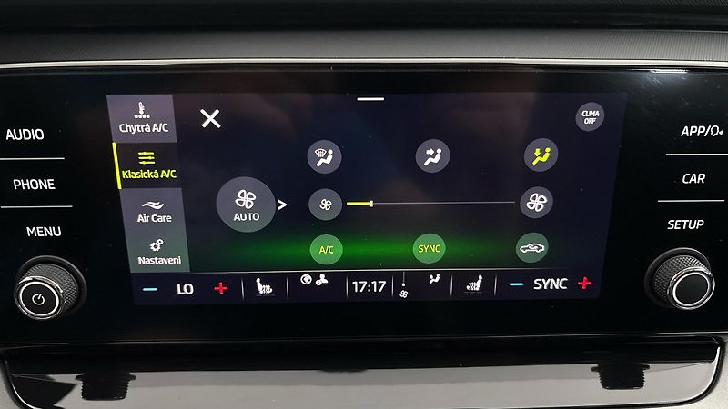 Škoda Octavia 2.0 TDI DSG Ambition - fotka 24 z 24