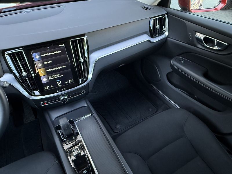 Volvo V60 MOMENTUM B4, FULL LED - fotka 22 z 22