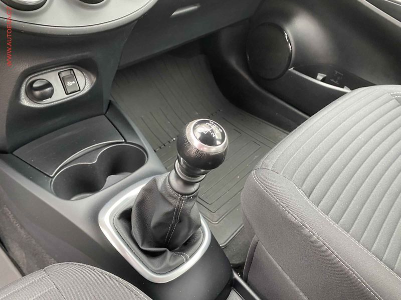 Toyota Yaris (2018) 1.5 i, 2.maj,ČR, servis - fotka 16 z 18