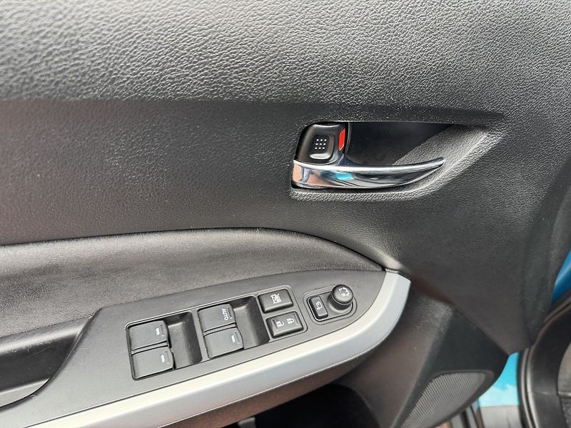 Suzuki Vitara (2015) 1.6i VVT LED Navi Pano Kamera - fotka 25 z 49