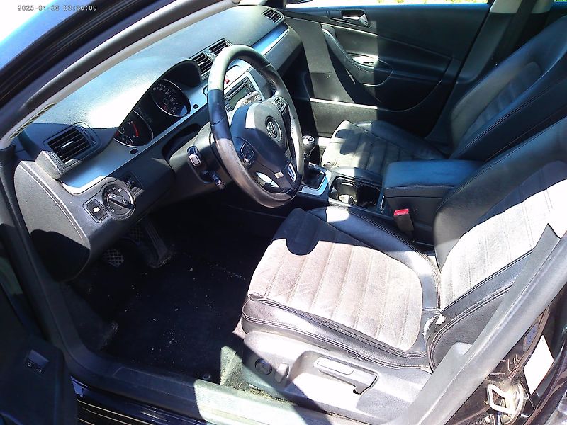 Volkswagen Passat 2.0TDi, 125kW, klima - fotka 9 z 29