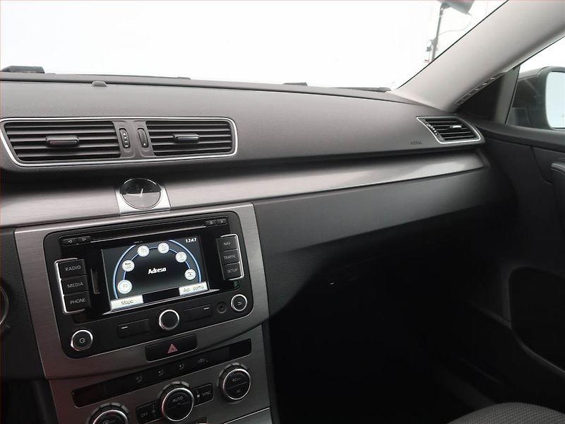 Volkswagen Passat (2012) 1.6 TDI, Serv.kniha, Navi - fotka 10 z 15