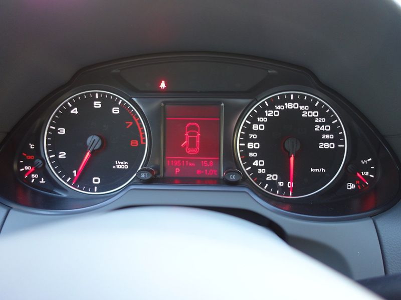 Audi Q5 (2009) 2.0TFSI 155kW QUATTRO - fotka 17 z 43