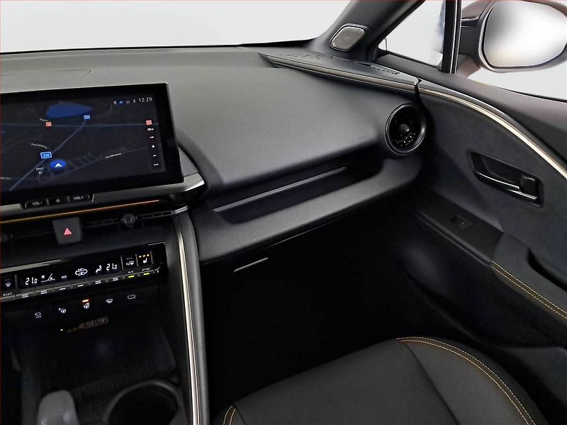 Toyota C-HR (2025) 2.0 Hybrid AWD - fotka 8 z 18
